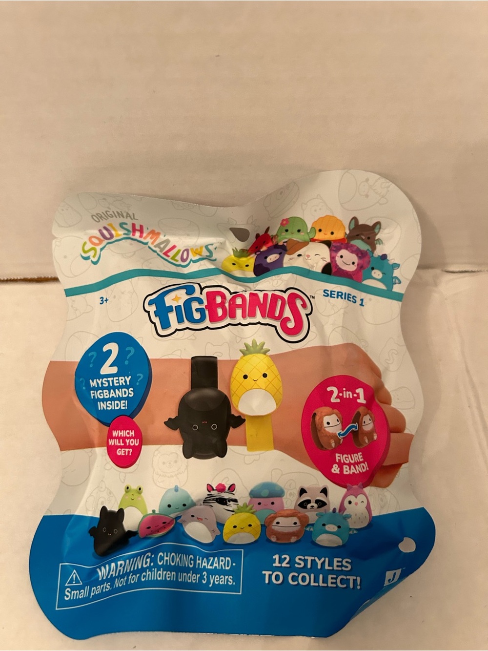 Squishmallows FigBands Series 1 Mystery Pack - Yellow Pineapple & Black FigBand